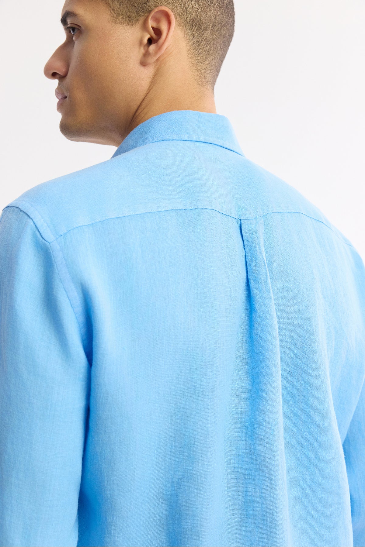 AVVA Men's Blue Linen Shirt - Lifestyle