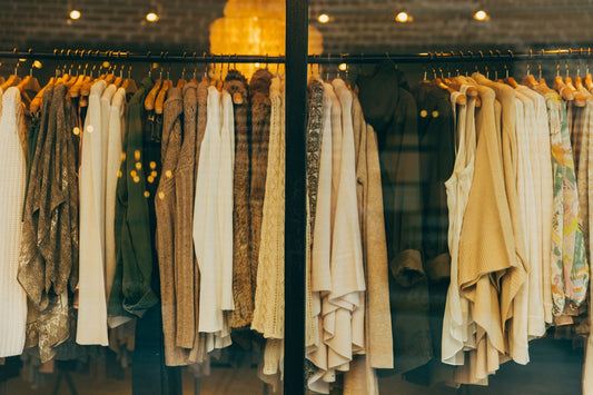 Wholesale clothing hanging - FashionGo alternative