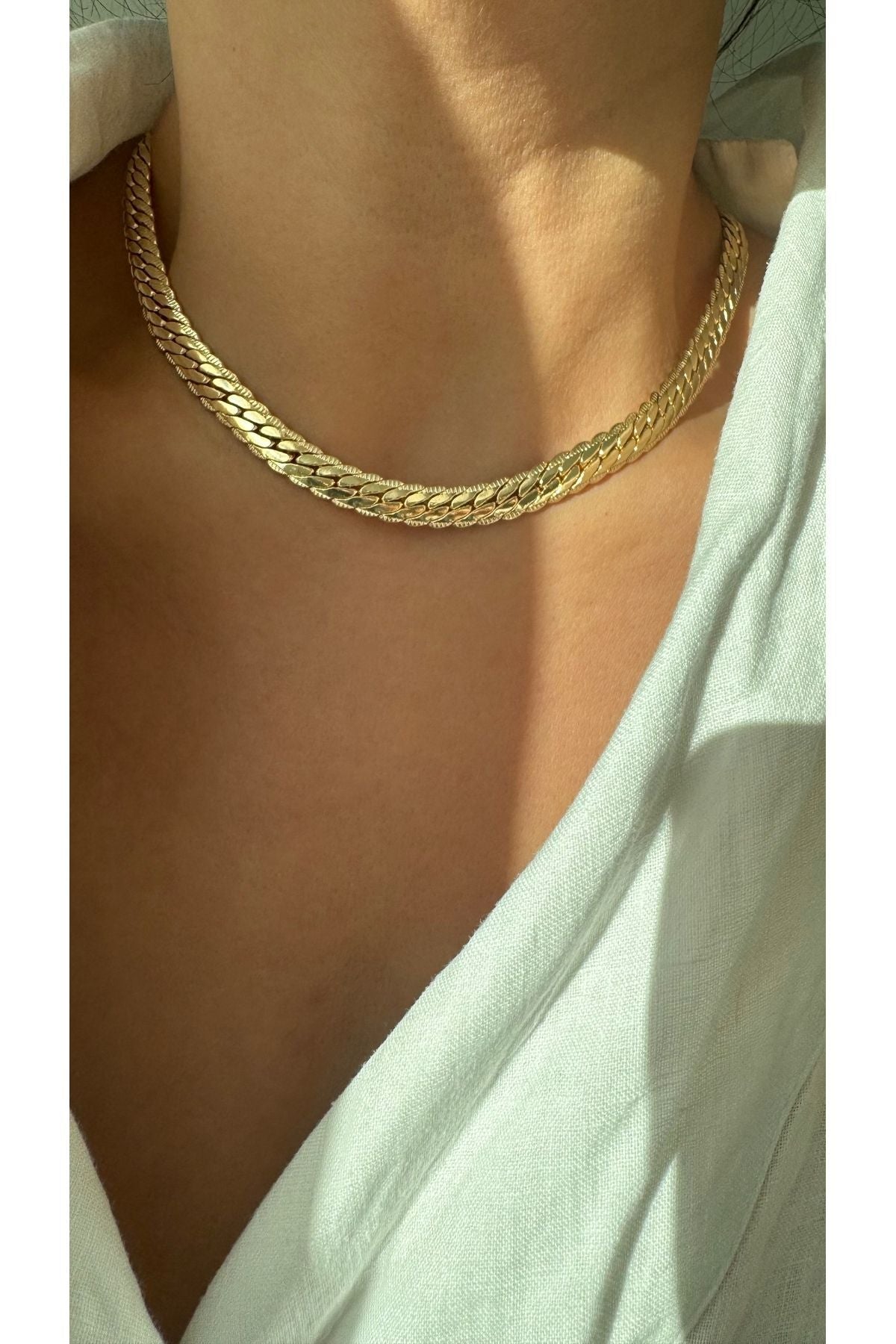 gold rope chain detail