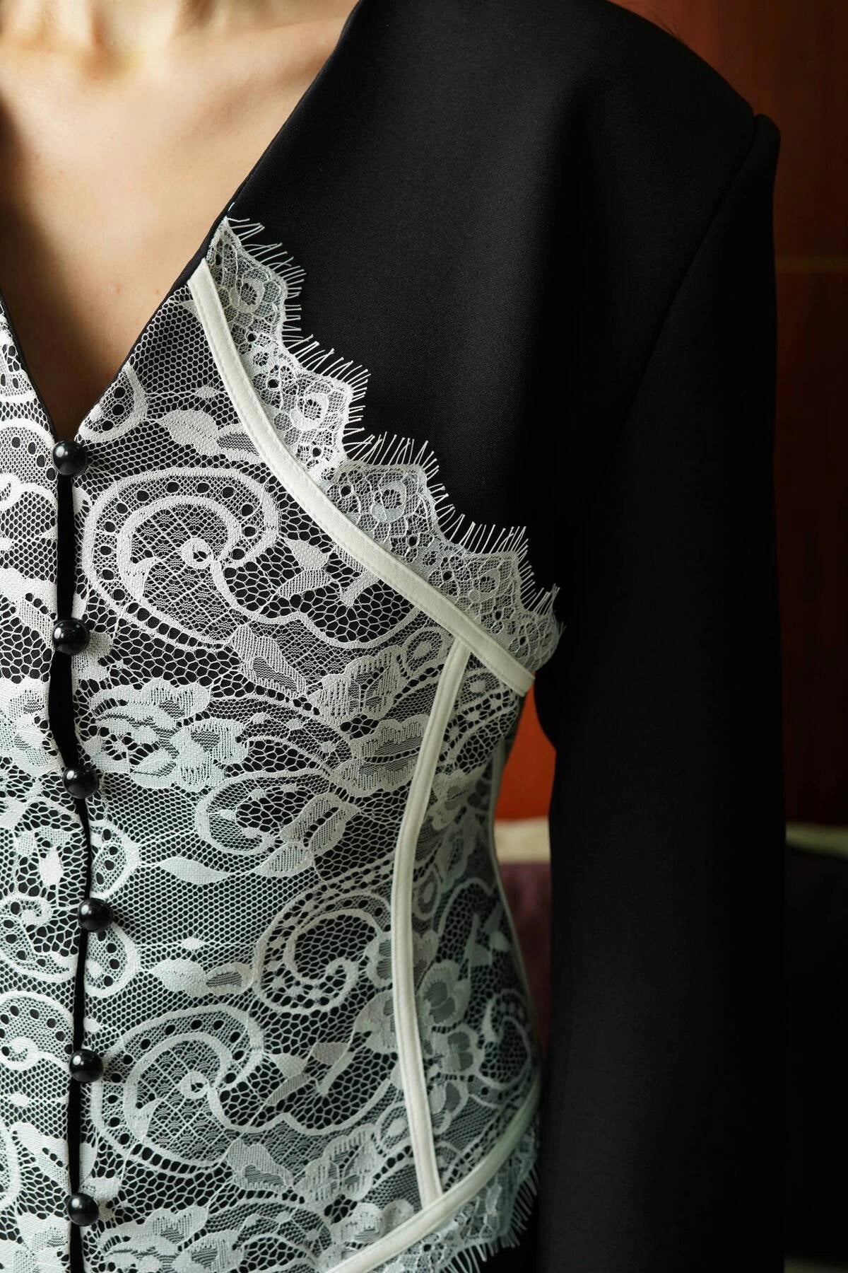 Women's Lace-Detail Waist-Fitted Blazer - Black