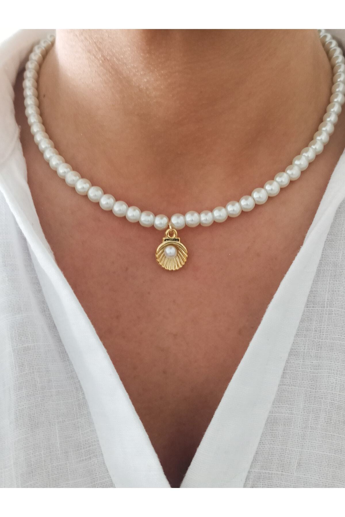Denizdenal Oyster & Glass Pearl Pendant Necklace detail