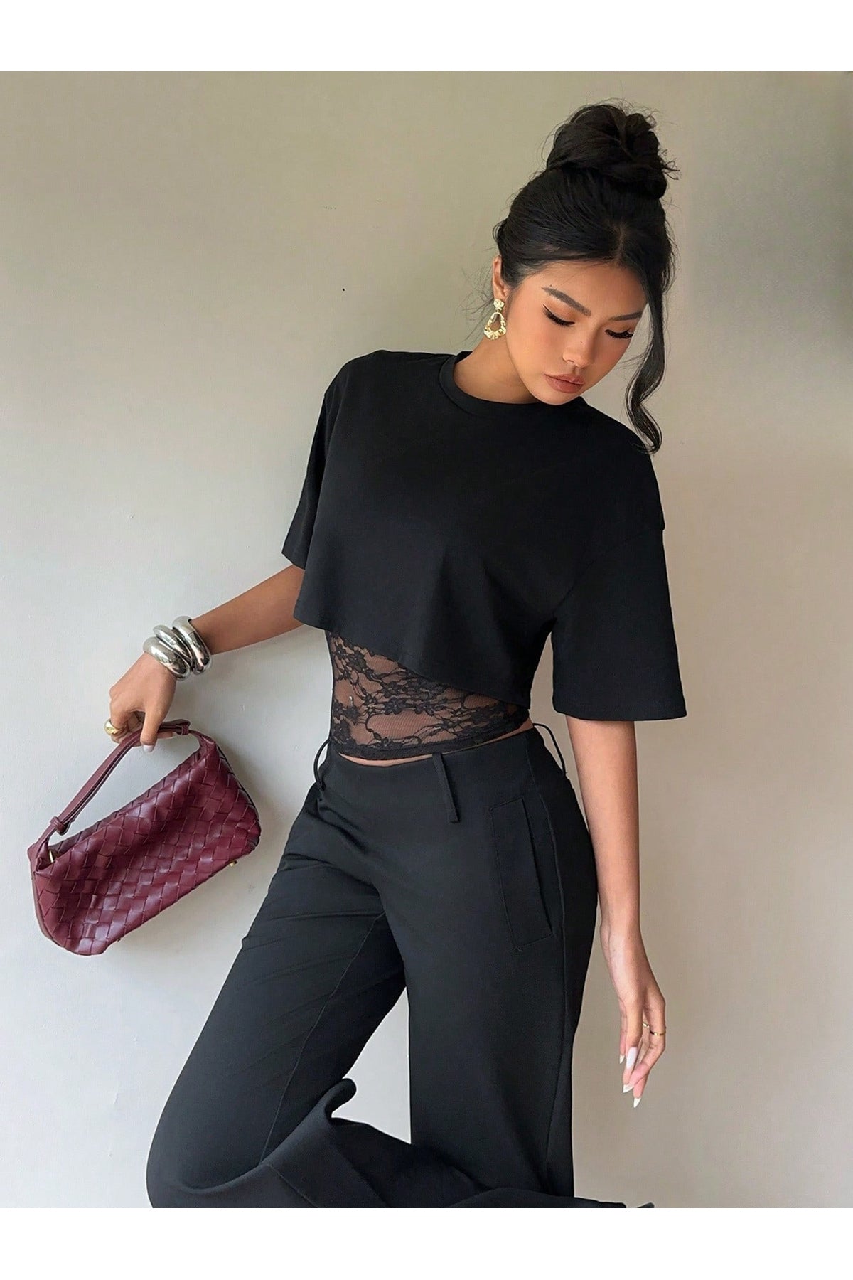 Lace Detail Round Neck Crop T-Shirt - Black