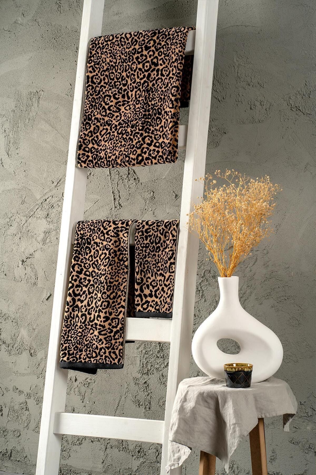 Soley Panthera cotton hand towel detail