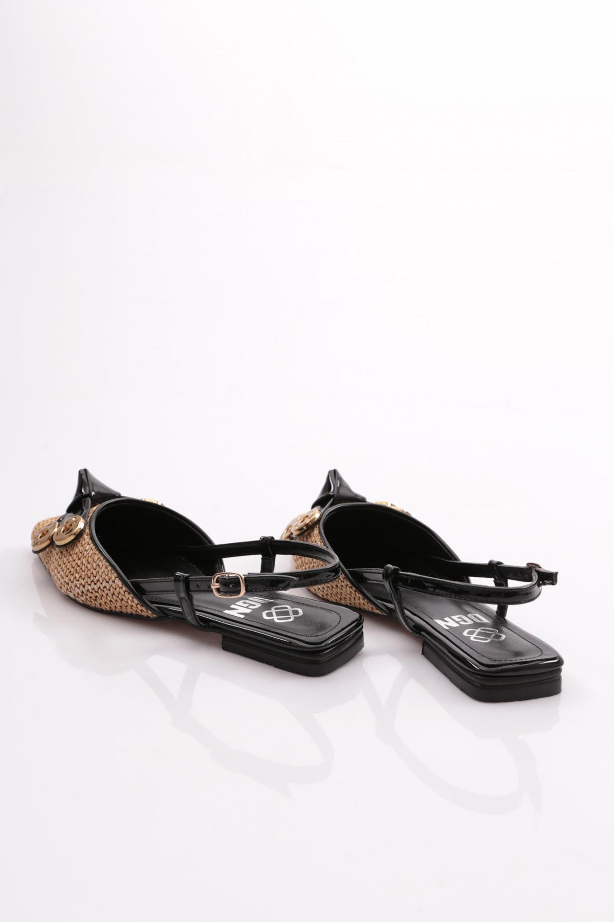 DGN ballet flat round toe black patent detail