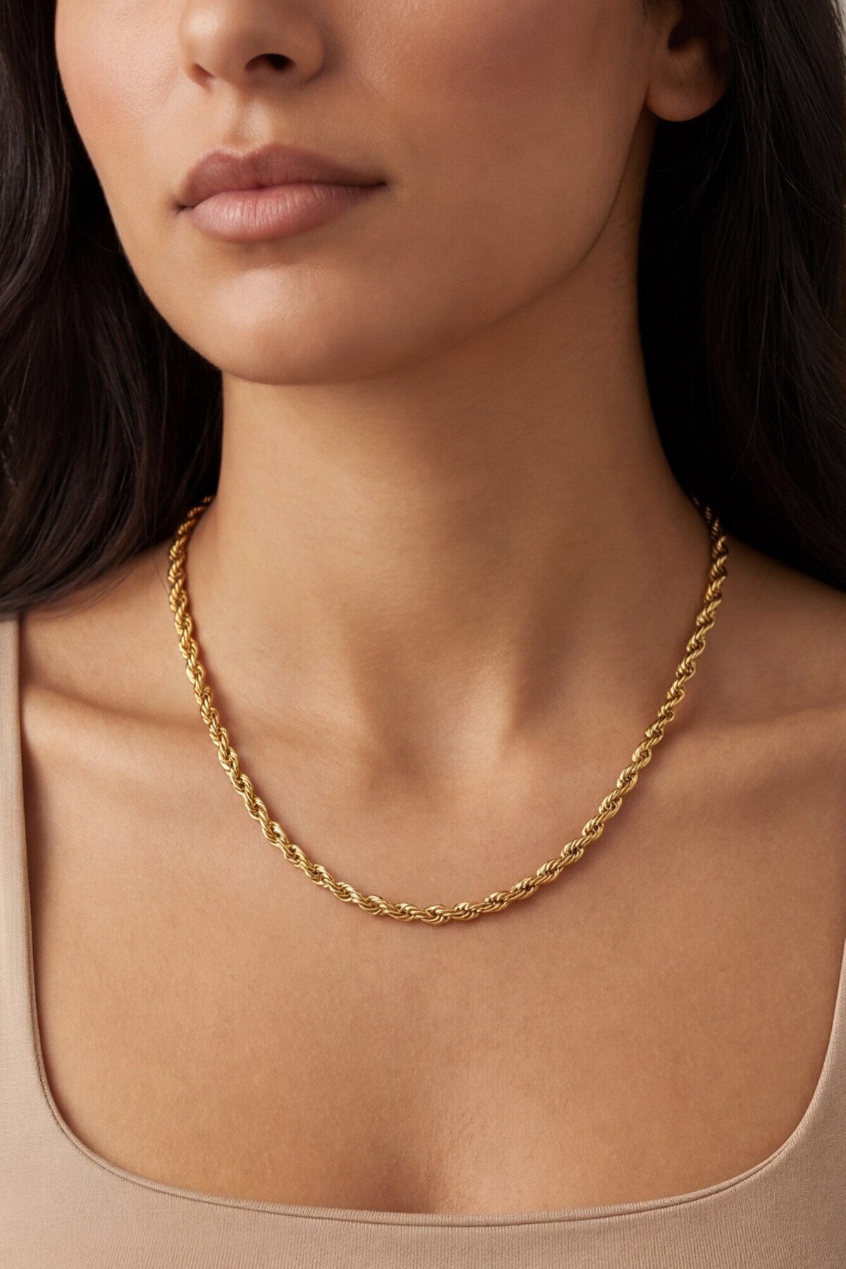gold twist chain detail